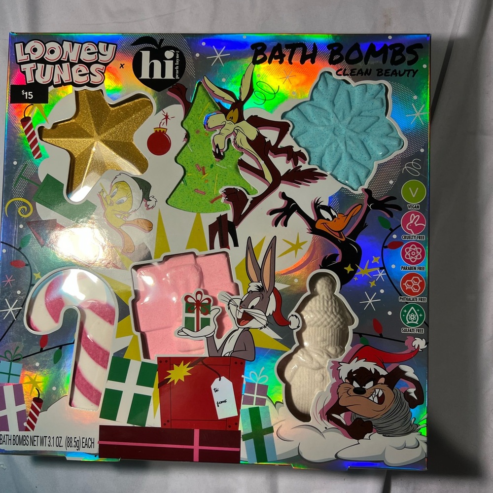 Hi Peach Layne Looney Tunes‎ 6 Holiday Shaped Bath Bombs Set Brand New .(T1)